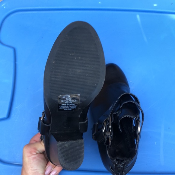 Cut out heel booties - Picture 3 of 3